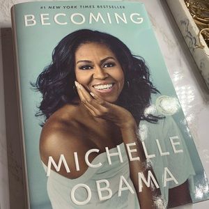✨Becoming by Michelle Obama✨